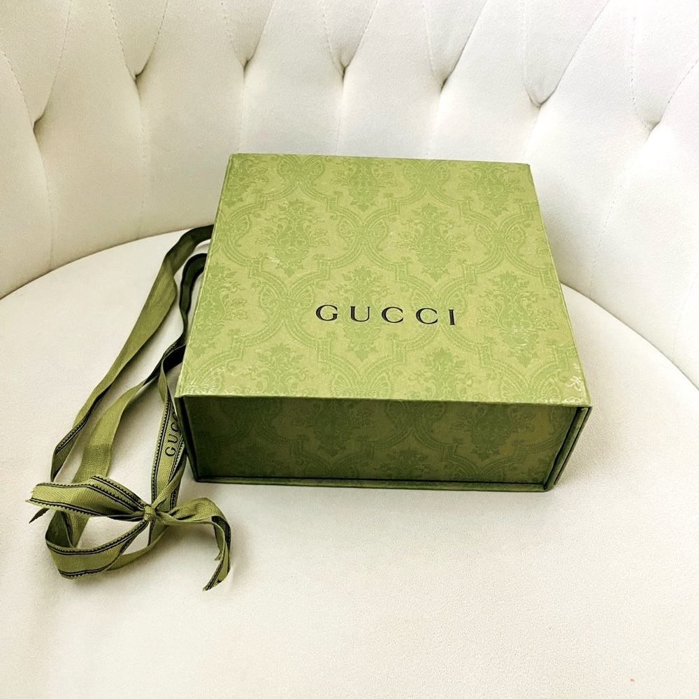Gucci Paisley Green Magnetic Closure Gift Box with Ribbon